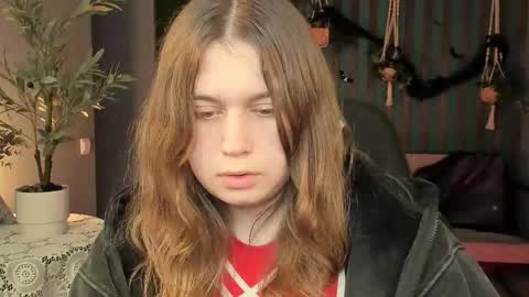 fiora online show from October 25, 2025, 6:32 am