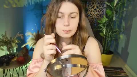 fiora online show from November 15, 2025, 5:49 am