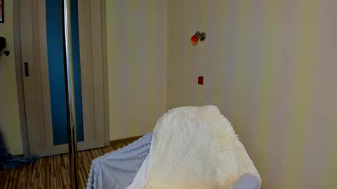 fire_luna online show from October 12, 2025, 6:56 am