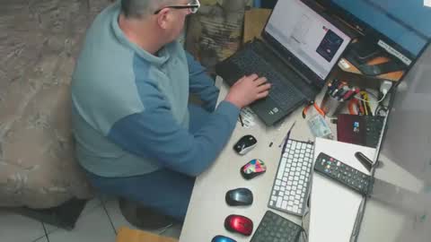firenze126 online show from February 4, 2025, 4:59 am
