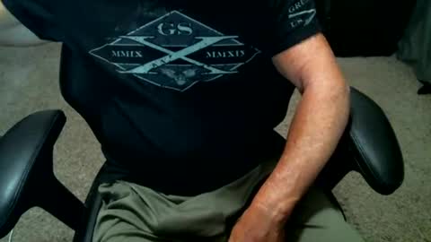 Snapshot of fitguy40 chatting on May 10, 2026, 3:44 am fitguy40 online show from May 10, 2026, 3:44 am