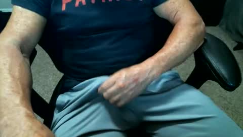 Snapshot of fitguy40 chatting on May 17, 2026, 3:26 am fitguy40 online show from May 17, 2026, 3:26 am