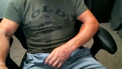 Snapshot of fitguy40 chatting on May 17, 2026, 7:32 pm fitguy40 online show from May 17, 2026, 7:32 pm