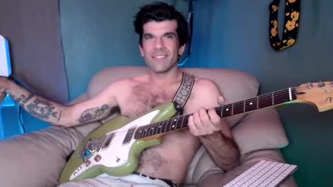 Flannel Dong online show from September 18, 2025, 12:01 am