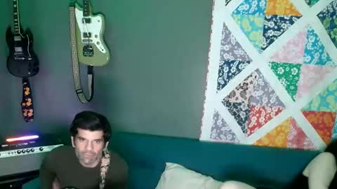 Flannel Dong online show from November 22, 2025, 6:12 am