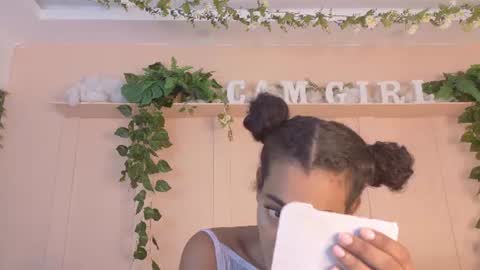 Snapshot of flavia_cruz chatting on July 9, 2026, 12:20 pm Flavia online show from July 9, 2026, 12:20 pm