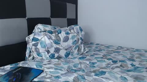 Snapshot of fleeting_love chatting on December 17, 2025, 4:24 pm Steven and Daniel online show from December 17, 2025, 4:24 pm