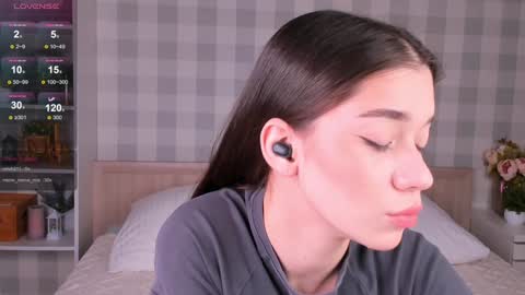 Snapshot of flirtykitty_ chatting on January 27, 2025, 3:26 am Emely online show from January 27, 2025, 3:26 am