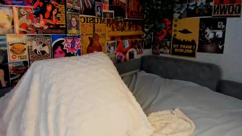 Snapshot of flirtykitty_ chatting on March 2, 2025, 10:16 pm Emely online show from March 2, 2025, 10:16 pm
