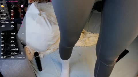 Snapshot of flirtykitty_ chatting on March 3, 2025, 1:21 am Emely online show from March 3, 2025, 1:21 am