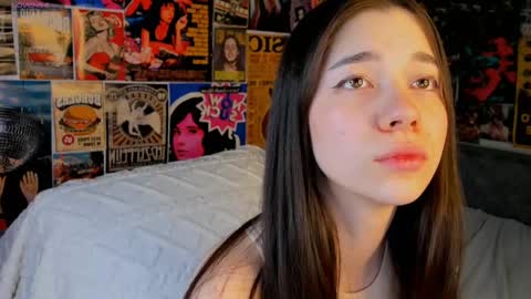 Snapshot of flirtykitty_ chatting on March 4, 2025, 10:05 pm Emely online show from March 4, 2025, 10:05 pm