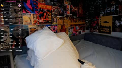 Snapshot of flirtykitty_ chatting on March 9, 2025, 12:10 am Emely online show from March 9, 2025, 12:10 am