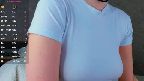 Emely  online show from April 17, 2026, 3:31 am