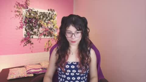 flora_blue online show from September 19, 2025, 11:44 am