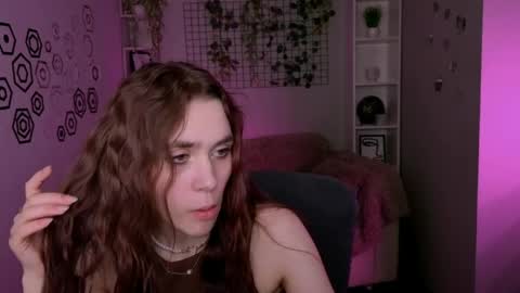 florence_barker online show from May 7, 2026, 11:26 am