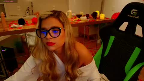 Snapshot of florence_ford chatting on June 12, 2026, 11:20 am Florence Ford online show from June 12, 2026, 11:20 am