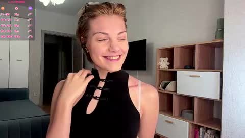 Snapshot of florenceheatly chatting on July 17, 2026, 10:00 am Flora online show from July 17, 2026, 10:00 am