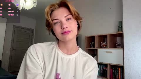 Snapshot of florenceheatly chatting on July 24, 2026, 10:13 am Flora online show from July 24, 2026, 10:13 am