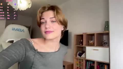 Snapshot of florenceheatly chatting on July 26, 2026, 10:11 am Flora online show from July 26, 2026, 10:11 am