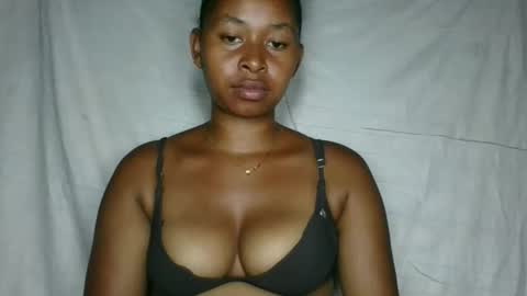 florencia011 online show from November 22, 2025, 1:21 pm