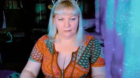 FlowerAhButterf online show from December 14, 2025, 12:49 am