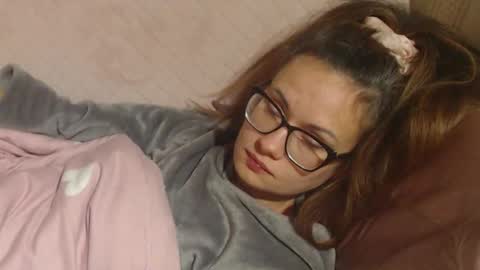 say meow and send tip  online show from November 16, 2025, 1:11 am