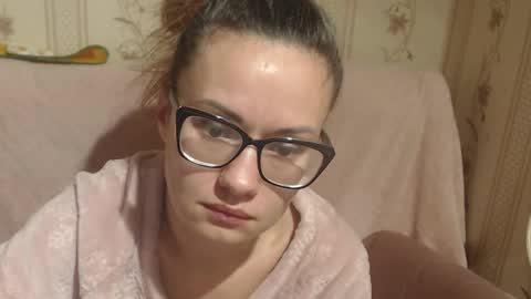 say meow and send tip  online show from December 15, 2025, 8:40 am