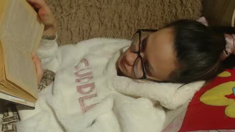 say meow and send tip  online show from January 16, 2025, 9:40 pm