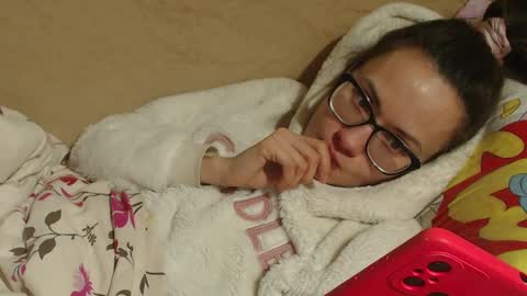 say meow and send tip  online show from March 6, 2025, 9:09 pm