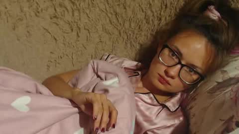 say meow and send tip  online show from September 8, 2025, 5:12 pm