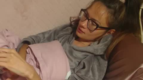 say meow and send tip  online show from September 29, 2025, 12:43 pm