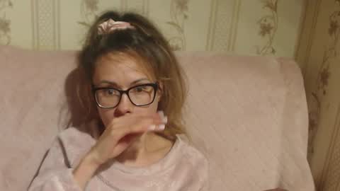 say meow and send tip  online show from October 24, 2025, 6:48 pm