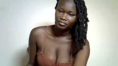 flowerdiva002 online show from November 12, 2025, 7:31 am