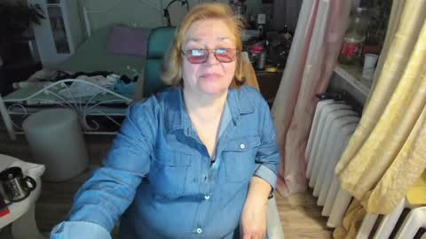 Snapshot of flowerlover8 chatting on April 20, 2026, 6:20 pm Flowerlower online show from April 20, 2026, 6:20 pm