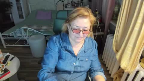 Snapshot of flowerlover8 chatting on April 22, 2026, 6:31 pm Flowerlower online show from April 22, 2026, 6:31 pm