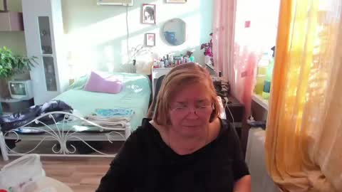 Snapshot of flowerlover8 chatting on May 2, 2026, 3:17 pm Flowerlower online show from May 2, 2026, 3:17 pm