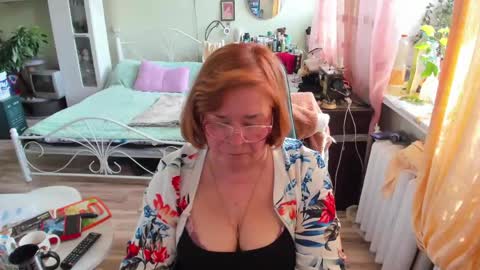Snapshot of flowerlover8 chatting on May 27, 2026, 11:51 am Flowerlower online show from May 27, 2026, 11:51 am