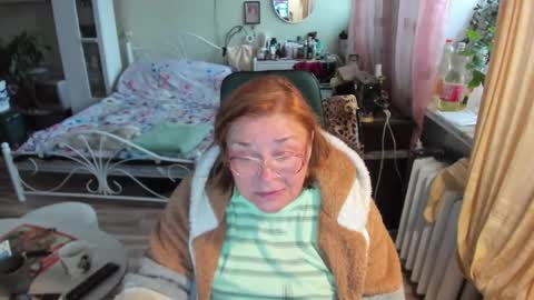 Snapshot of flowerlover8 chatting on May 29, 2026, 3:43 pm Flowerlower online show from May 29, 2026, 3:43 pm