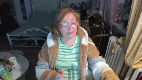 Snapshot of flowerlover8 chatting on June 1, 2026, 7:37 pm Flowerlower online show from June 1, 2026, 7:37 pm