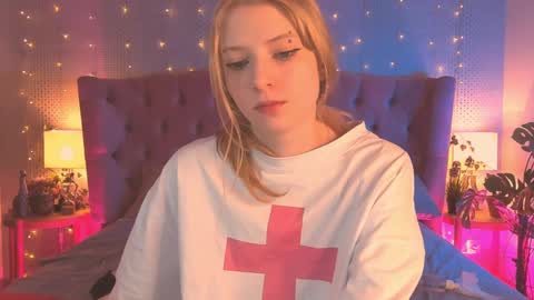 Mia online show from March 7, 2025, 7:19 am