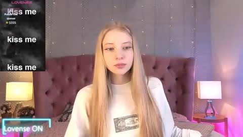 Mia online show from September 13, 2025, 8:08 pm