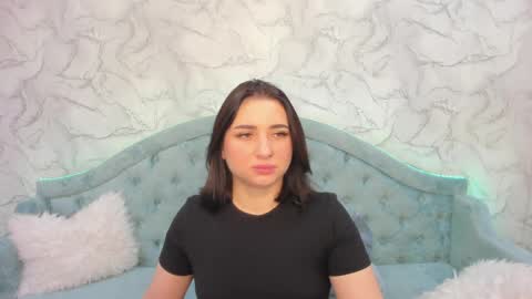 Snapshot of flufyfoxx chatting on April 24, 2026, 12:35 am Lina online show from April 24, 2026, 12:35 am