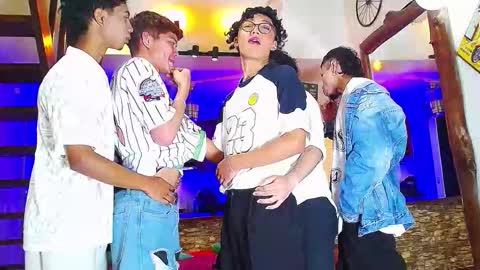 flyckers online show from October 7, 2025, 8:17 pm