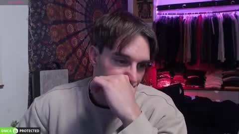 Folleti online show from November 24, 2025, 11:04 pm