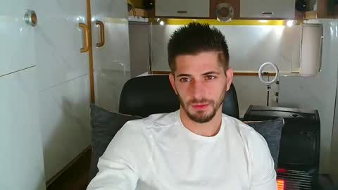 independent model online show from October 25, 2025, 4:57 pm