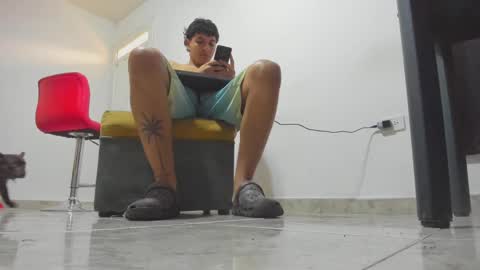 foot_master777 online show from February 6, 2025, 1:10 pm