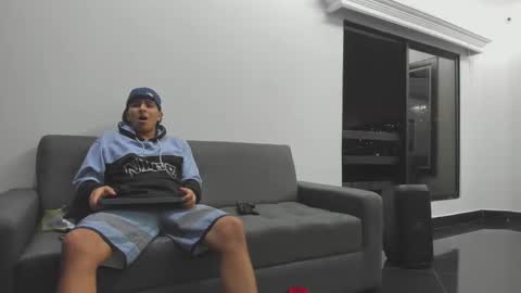 foot_master777 online show from February 14, 2025, 1:34 am