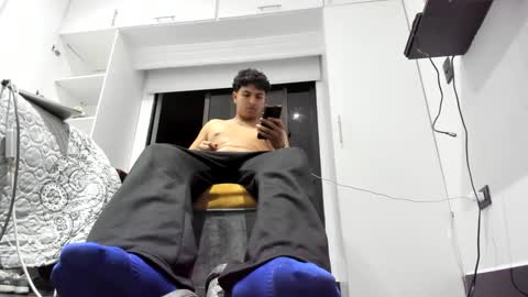 foot_master777 online show from September 24, 2025, 2:59 am