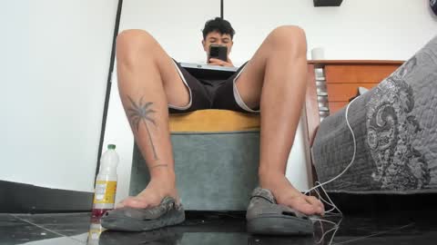 foot_master777 online show from September 26, 2025, 3:05 pm