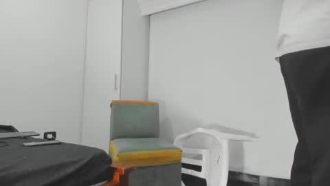 foot_master777 online show from October 13, 2025, 6:13 am